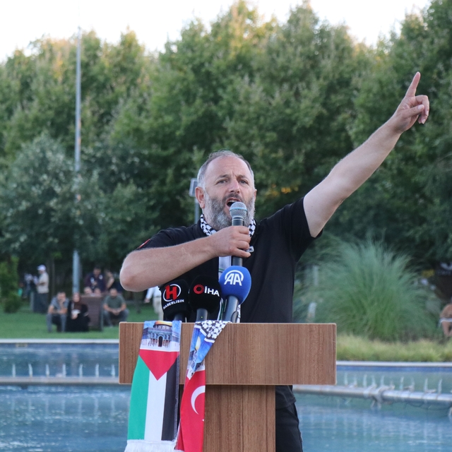 Uluslararası Filistin Kara Konvoyu Sakarya'da
20 ülkeden 500 aktivist, Sreb...