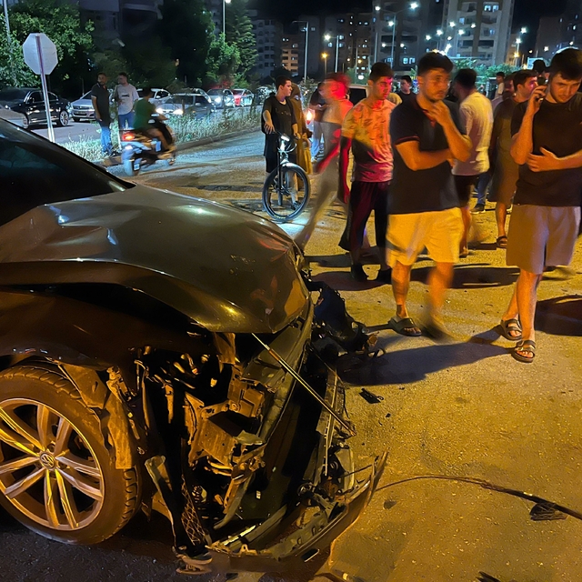 Adana'da 3 otomobilin karıştığı zincirleme kaza: 7 yaralı