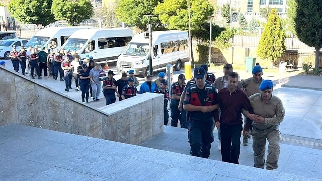 Uşak'ta belediye şirketlerinde sigortalı gösterilip Yalım'ın işletmelerinde çalışanlarına yönelik operasyonda 9 kişi tutuklandı
