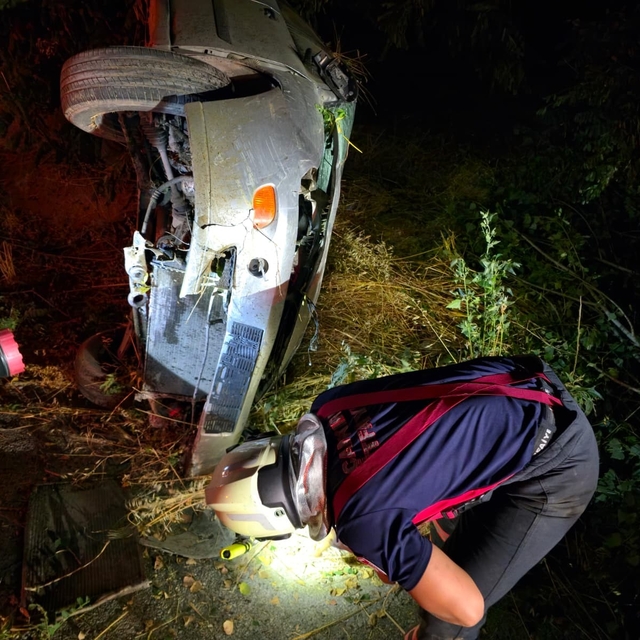 Kanala uçan otomobil hurdaya döndü: 1 yaralı