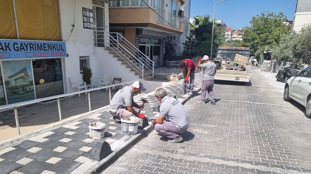 Kuşadası'nda eskiyen yollar yenileniyor