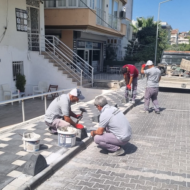 Kuşadası'nda eskiyen yollar yenileniyor