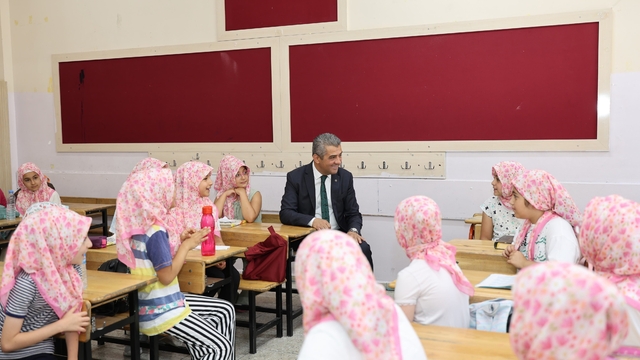 Yaz kurslarında çocukların neşesi geleceğe umut oluyor