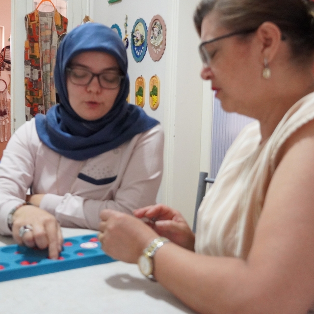 Çocuklarını satranca götürdü, Manisa'nın ilk kadın mangala antrenörü oldu