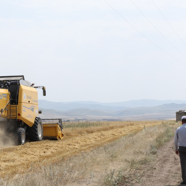 Başkan Sekmen'den üreticiye biçerdöver desteği: "Toprağın dili berekettir"