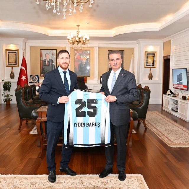 Başkan Dal'dan Vali Baruş'a 25 numaralı forma