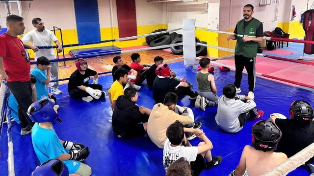 Bayburt'ta boks sporcularına bağımlılıkla mücadele eğitimi verildi