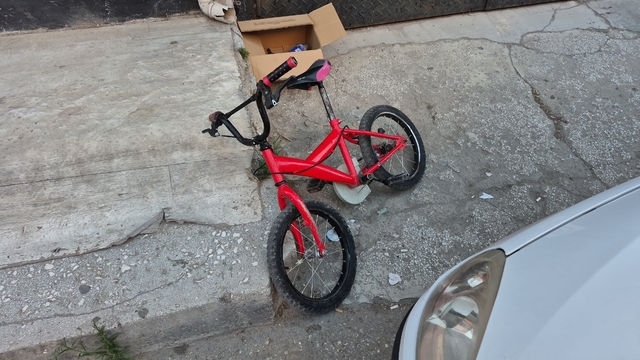 Eskişehir'de otomobile yandan çarpan bisikletli çocuk yaralandı
Otomobil sürücüsü, bisikletli çocuğun aniden yola fırladığını iddia etti