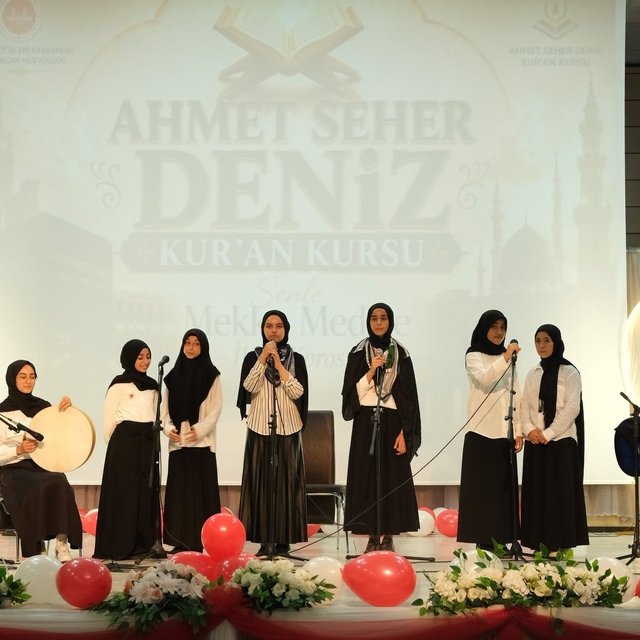 Yaz Kur'an kursu öğrencileri ilahi yarışmasında buluştu