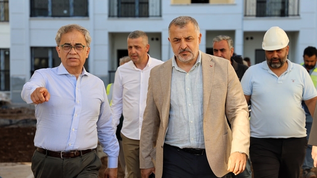 Baraçlı, Kartepe Evleri'ndeki son hazırlıkları yerinde değerlendirdi
