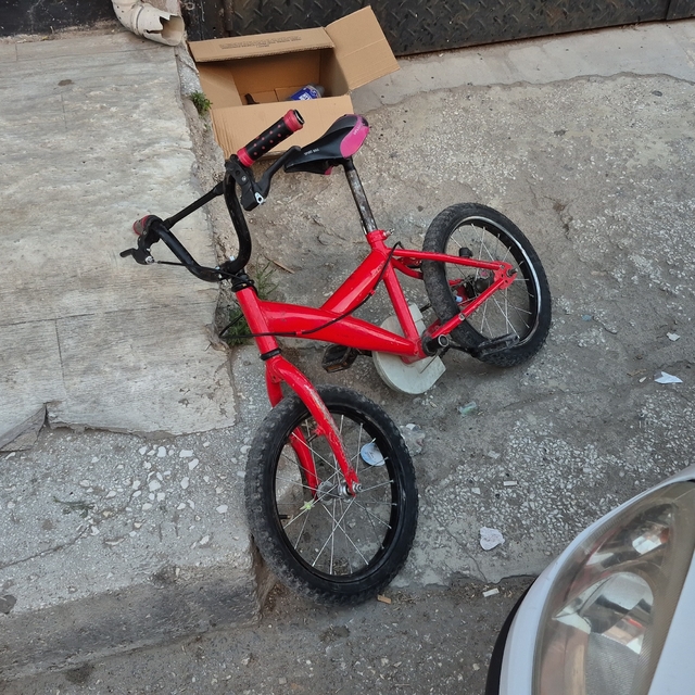 Eskişehir'de otomobile yandan çarpan bisikletli çocuk yaralandı
Otomobil sü...