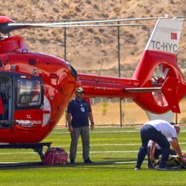 Darende'de kalp krizi şüphesi bulunan hasta hava ambulansıyla sevk edildi