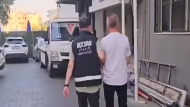 İzmir'de suç örgütü propagandası operasyonunda 3 tutuklama