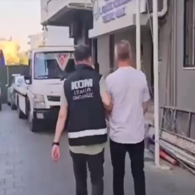 İzmir'de suç örgütü propagandası operasyonunda 3 tutuklama