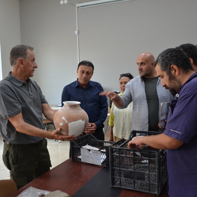 Malazgirt'te tarihi miras gün yüzüne çıkıyor
Malazgirt'te tarihe ışık tutan...