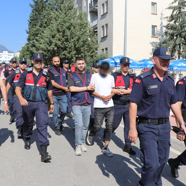 Dolandırıcılar, kuryelerini sosyal medyadan verilen 'günlük dolgun ücretli'...