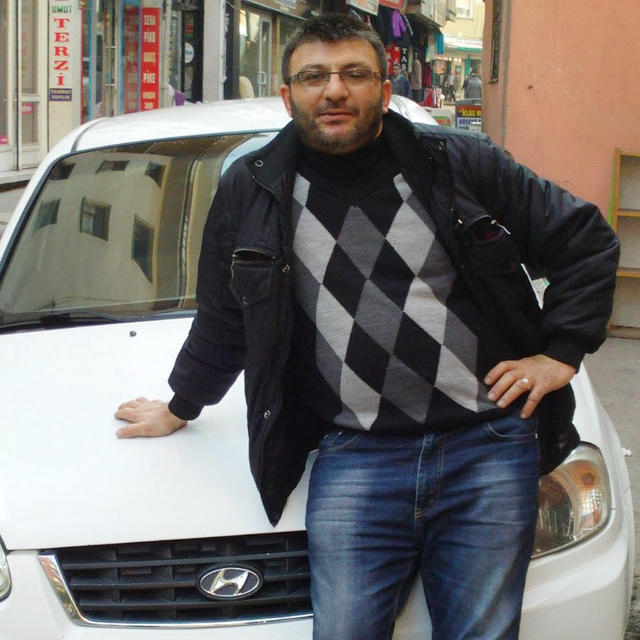 Yuvasına sıcak su döktüğü arıların soktuğu mobilya ustası doğum gününde öld...
