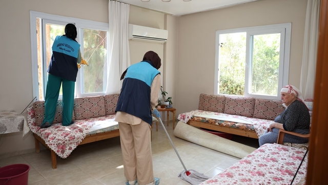 Mersin'de yaşlı ve yalnız vatandaşlara evde şefkat eli