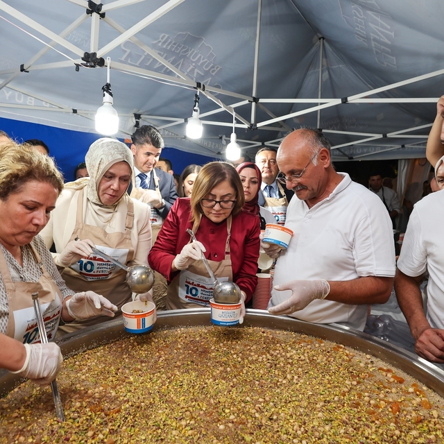 Hemşeri Dernekleri Festivali renkli görüntülerle açıldı