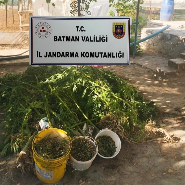 Batman'da kaçakçılık operasyonlarında çok sayıda kaçak ürün ele geçirildi