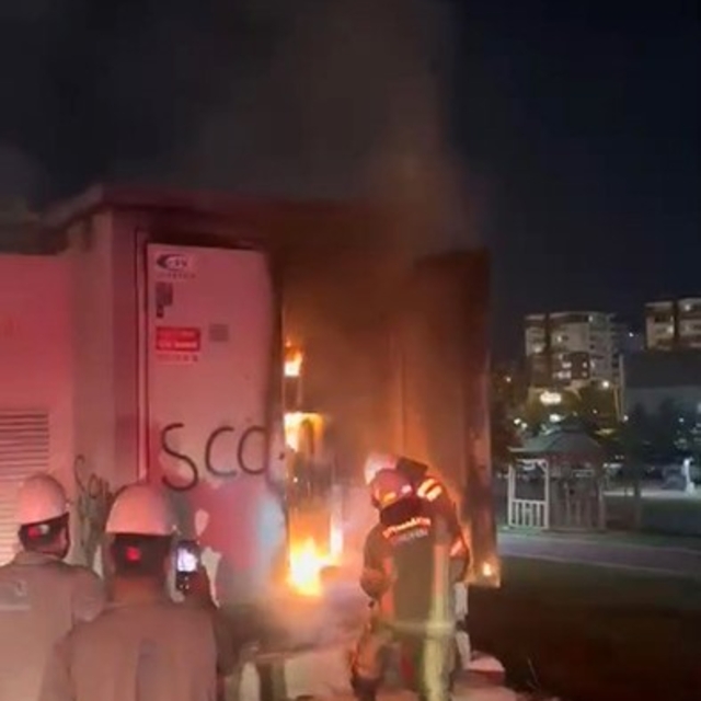 Aşırı yüklenme, trafoyu alevlere teslim etti
