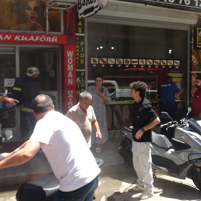 Babanın yaptığı kaynaktan çıkan kıvılcımlar, oğlunun işlettiği bayan kuaför...