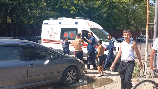 Süs havuzuna atlayan 2 çocuk, kafa kafaya çarpışıp yaralandı