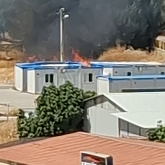 Kopan elektrik tellerinden çıkan kıvılcım yangına neden oldu