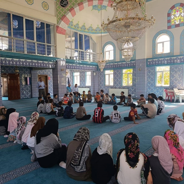 Edremit Şehitlik Camii'nde Yaz Kur'an Kursu öğrencilerine 'Hazret-i Peygamb...