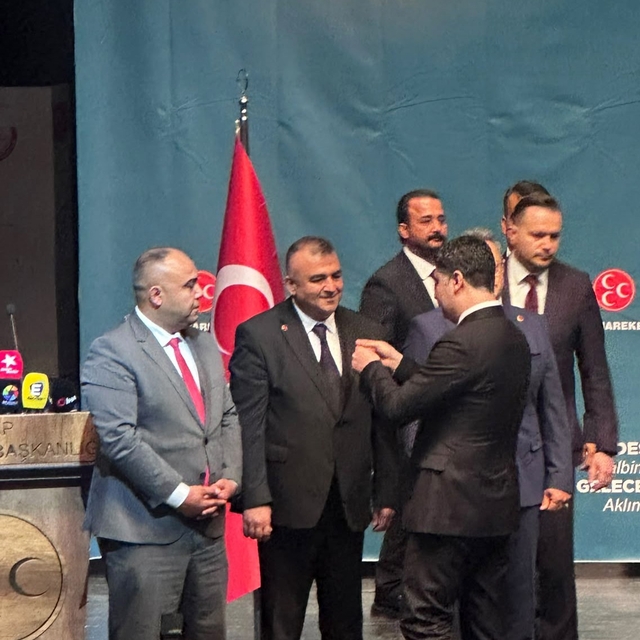 Kayseri'de 3 belediye meclis üyesi MHP'ye katıldı