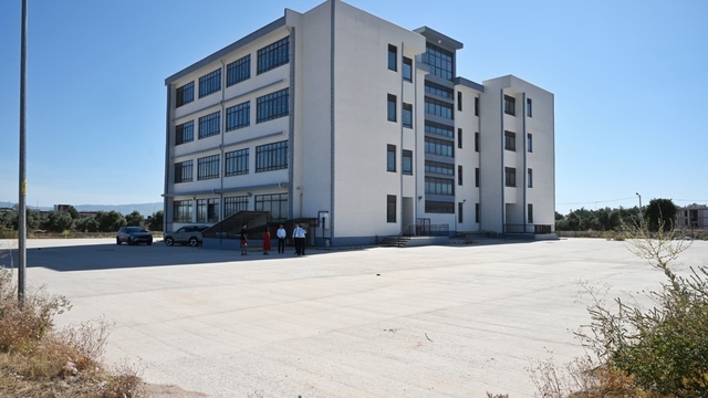 Efeler'de yeni ortaokul eğitim öğretim yılına hazırlanıyor