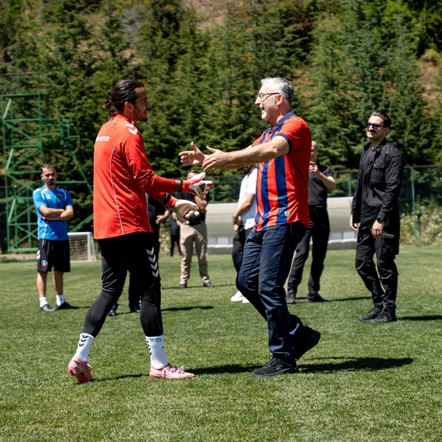Bakan Işıkhan, Bolu kampındaki Mardin 1969 Spor'u ziyaret etti