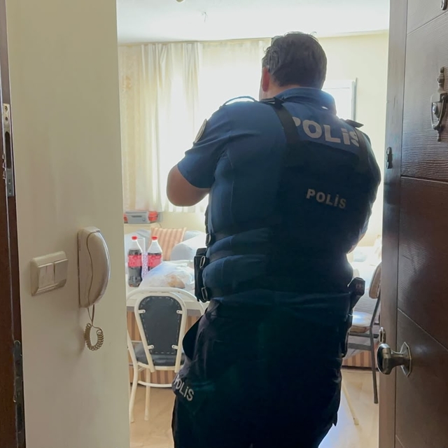 Kötü koku ekipleri harekete geçirdi; evde cansız bedeni bulundu