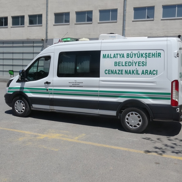 Traktör şarampole devrildi: Sürücü hayatını kaybetti