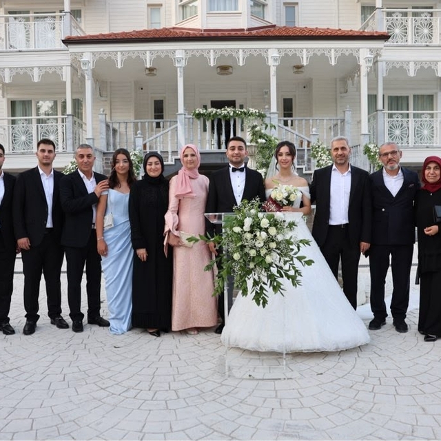 İş, siyaset ve cemiyet dünyası bu düğünde buluştu
İş insanı Cengiz Ünal, oğ...
