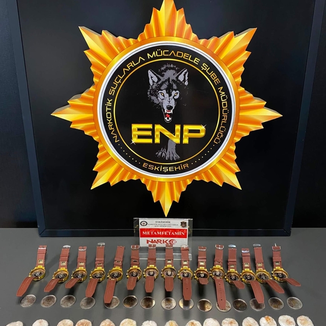 Eskişehir'de kol saatlerinin içine gizlenmiş 146 gram metamfetamin ele geçi...