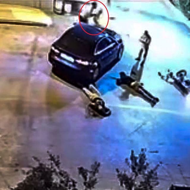 Otomobiliyle motosiklete çarptı, kaputtaki çocuğu indirip yaralıları ezerek...