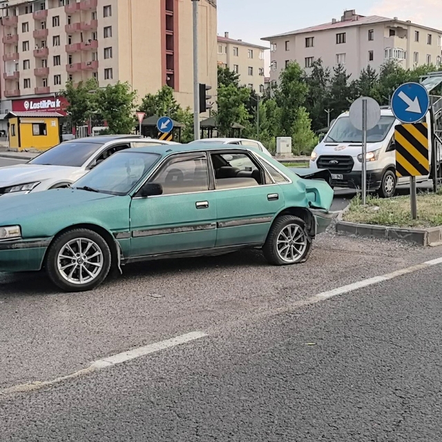 Erzurum'da zincirleme trafik kazası: 3 yaralı