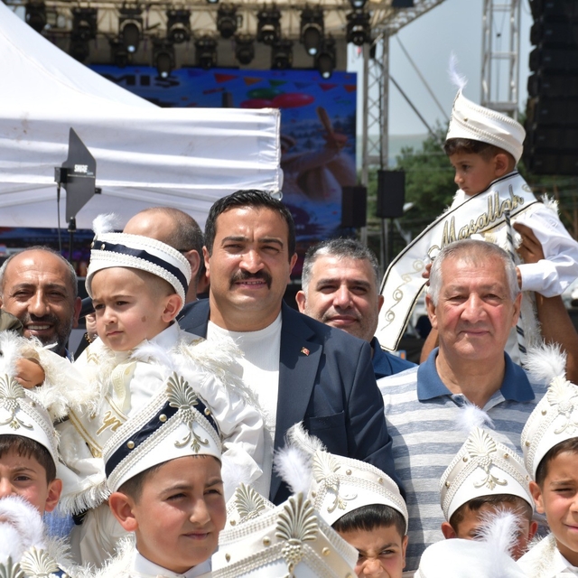 Sarıkamış Belediyesi'nden 300 çocuğa toplu sünnet şöleni