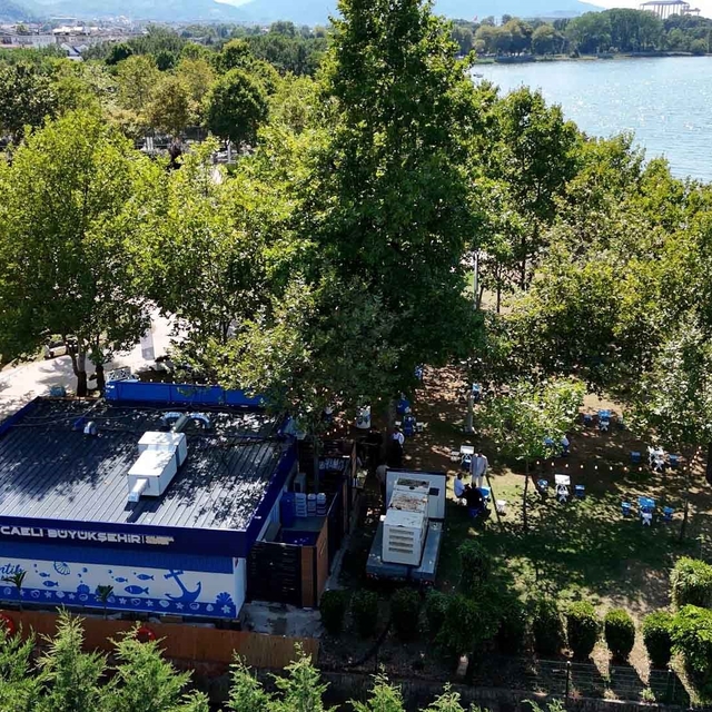 Antik Balık'ın dördüncü şubesi Başiskele Sahili'nde açıldı