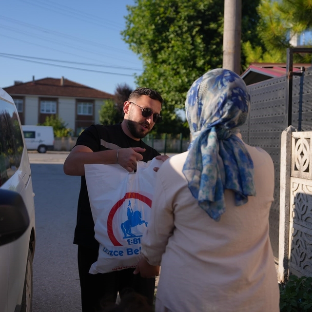 Bu bahçede yetiştirilen ürünler ihtiyaç sahiplerine gönderiliyor