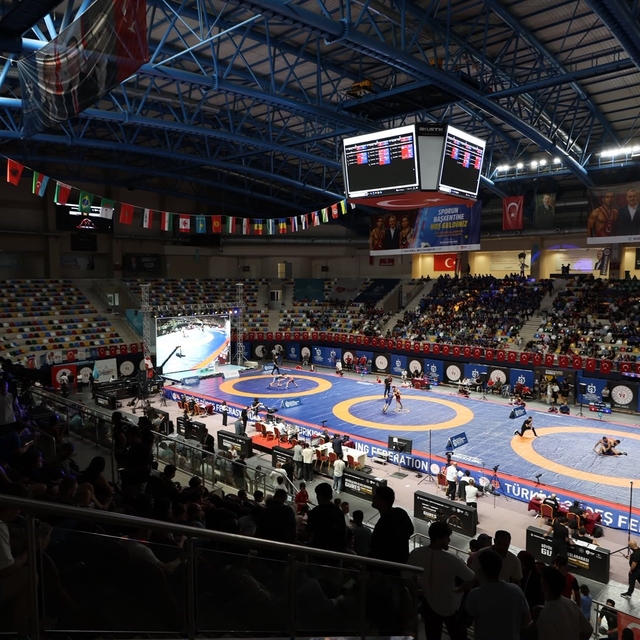 Kocaeli'deki uluslararası güreş turnuvası genç sporculara ilham oluyor