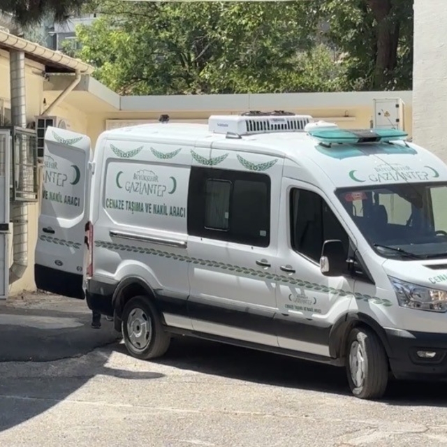 Elektrik akımına kaplan demir doğrama ustası hayatını kaybetti