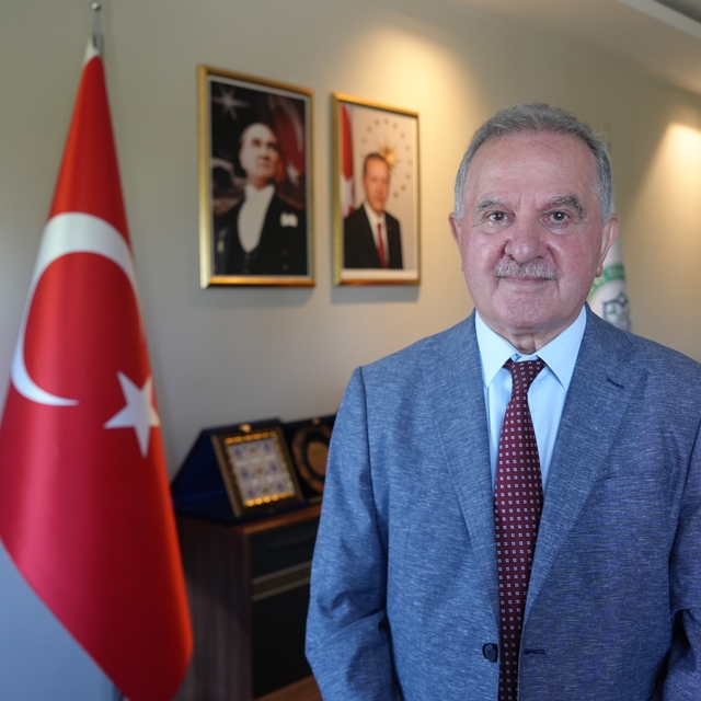 Meslekler yok olmuyor, dönüşüyor: Gençlere hayati uyarılar
"Hangi bölüm" de...
