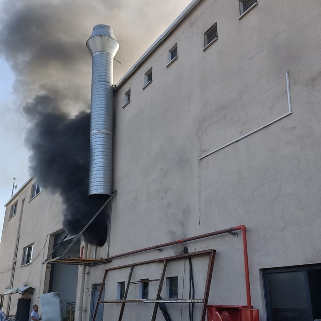 İnegöl'de fabrika yangını; 1 saatte söndürüldü