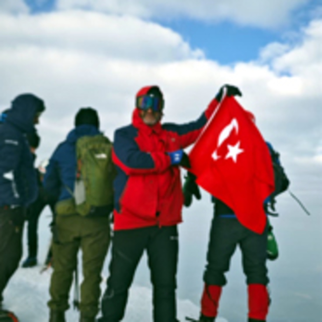 Ağrı Dağı zirvesinde Van Gölü için farkındalık mesajı