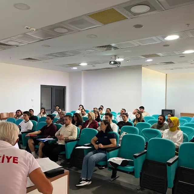 Sivas'ta 'yüzme'de aday hakem kursu başladı