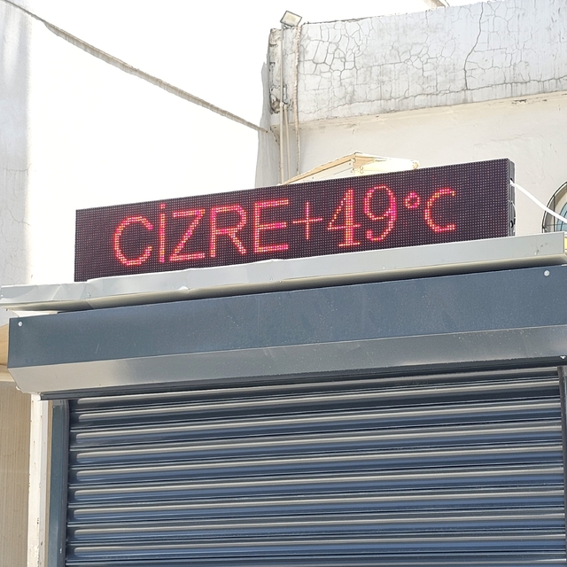 Cizre'de termometre 49 dereceyi gösterdi, caddeler boş kaldı