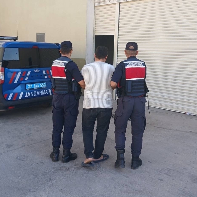 Kesinleşmiş 10 yıl cezayla aranan 2 şüpheli yakalandı