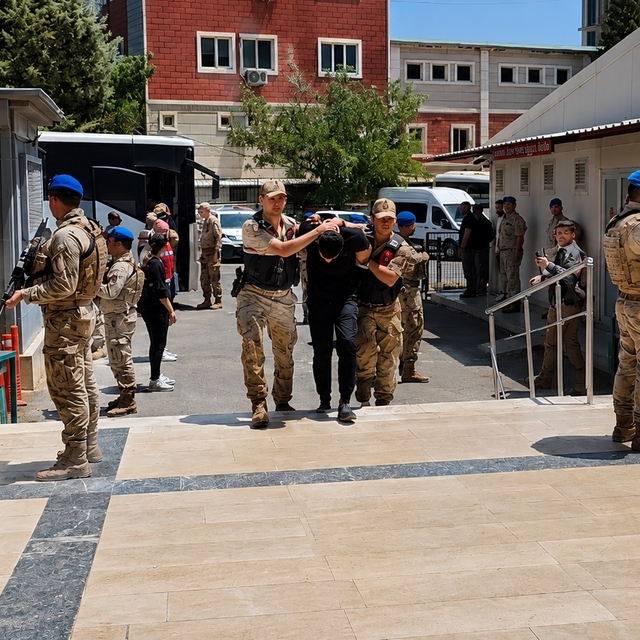Şanlıurfa'da jandarma kıyafetiyle 13 kilogram altın gasbeden 9 şüpheli adli...